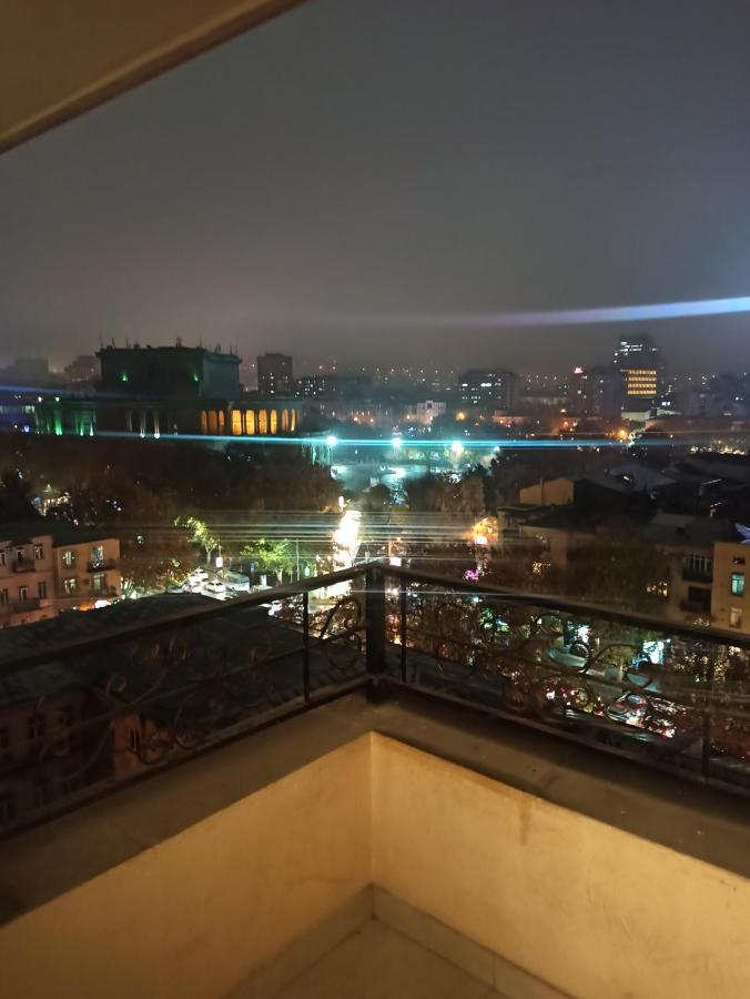 Красивая, Просторная Квартира В Самом Центре Еревана, Рядом С Оперным Театром. 耶烈万 外观 照片